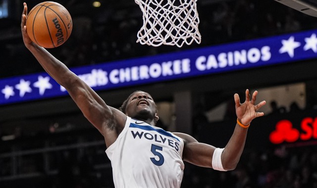 半岛体育官方-爱德华兹：我第四节就打低位&amp;我练了一夏天 因为我总被各种包夹