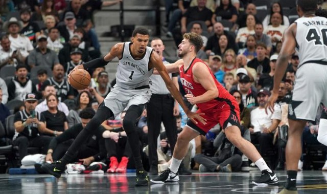 半岛体育官网-火箭战胜马刺 乌度卡认死理是赢球的关键 谢泼德或改变建队策略