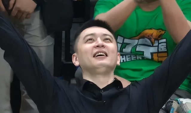 半岛体育下载-热搜第一！杨鸣辞职！球队4连败，单节仅得4分，成为导火索