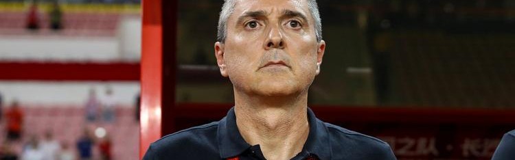 半岛体育入口-记者：终于踢正常位置的正常足球了 安东尼奥上半场搞啥花活呢