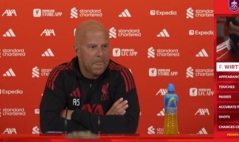 半岛体育官方-斯洛特谈基耶萨落选欧冠名单：他不满但是理解，这些天很努力训练