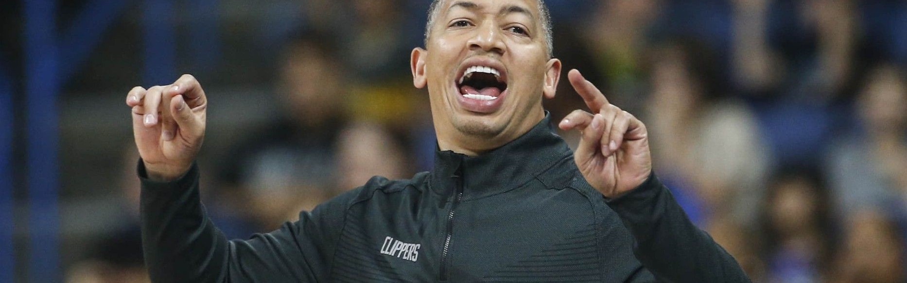 卢：上半场让广州男篮打的太轻松，我们根本没把他们当回事