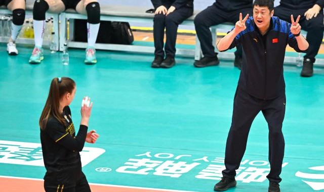 半岛体育下载-女排进入“中生代教练”时代 赵勇带来“新可能”？