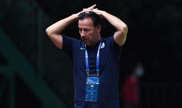 半岛体育官网-新东家出手范加斯特下课 肇俊哲或率队参加保级战