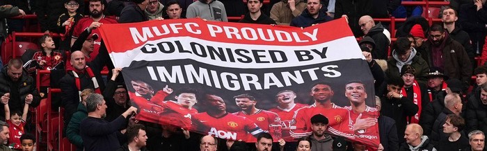 彻底激怒！曼联球迷拉横幅硬刚老板，拉特克利夫言论遭公开打脸|加里-莱因克尔|英国足球|丹·伯恩|摩纳哥|移民_新浪体育_新浪新闻