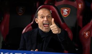 半岛体育官网-再就业？意媒：阿莱格里造访帕尔马训练基地和总部，观摩球队训练